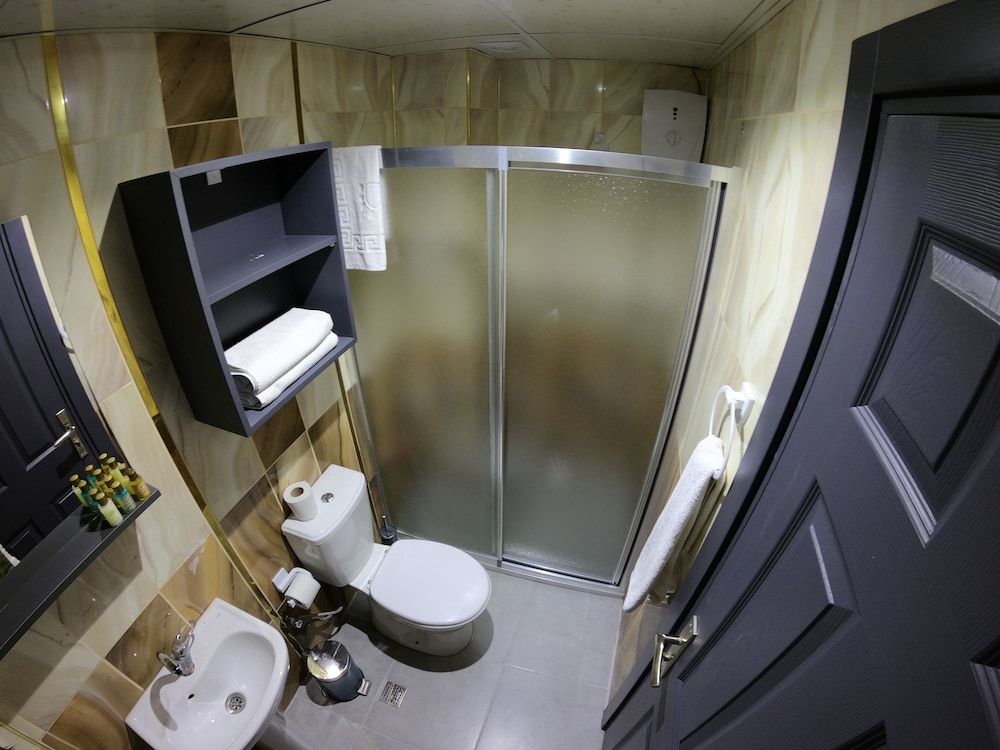 Exporoyal Hotel Standard Quadruple Room 6