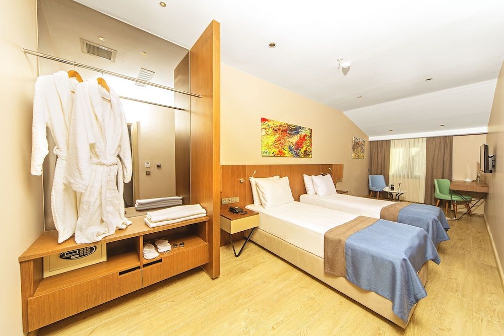 Redmont Hotel Nisantasi Deluxe Double or Twin Room 4