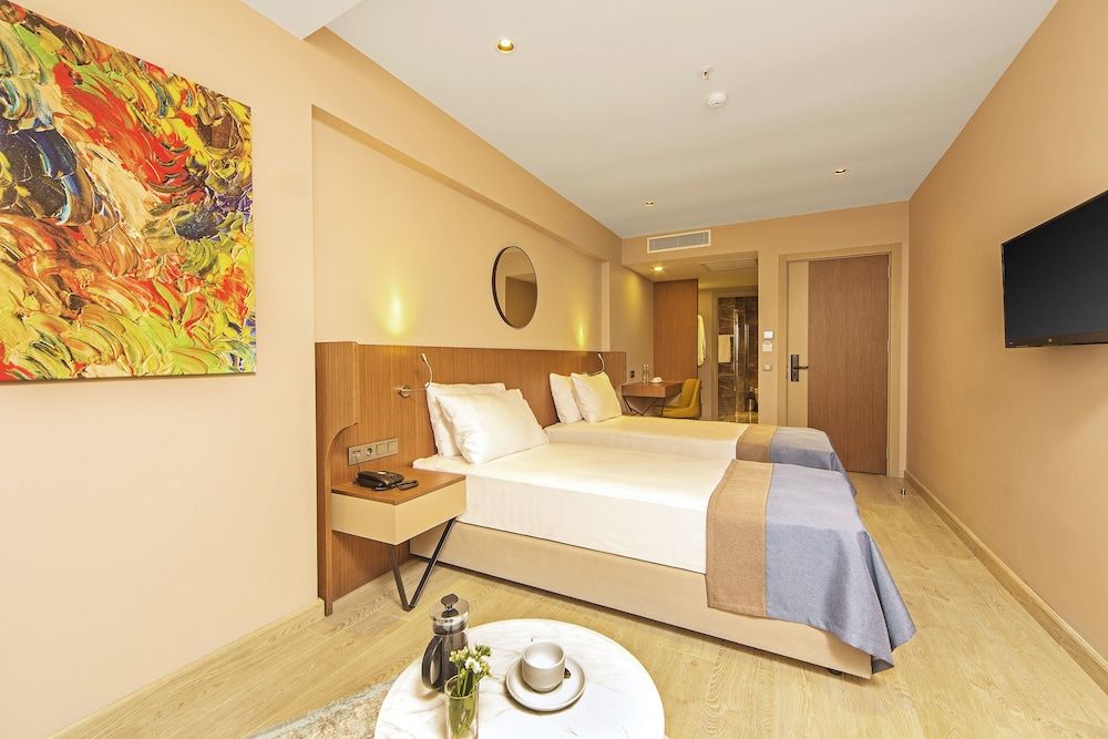 Redmont Hotel Nisantasi Deluxe Double or Twin Room