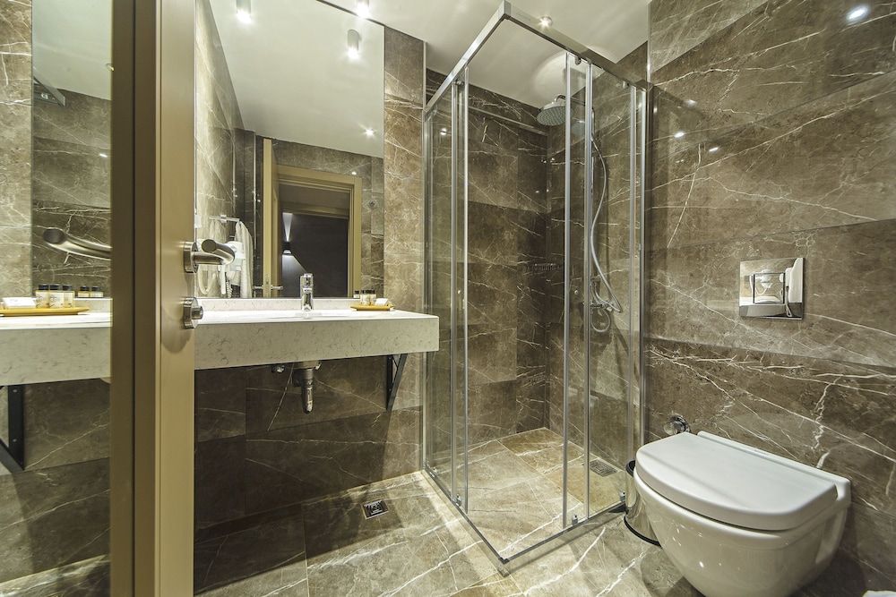 Redmont Hotel Nisantasi Deluxe Double or Twin Room 5