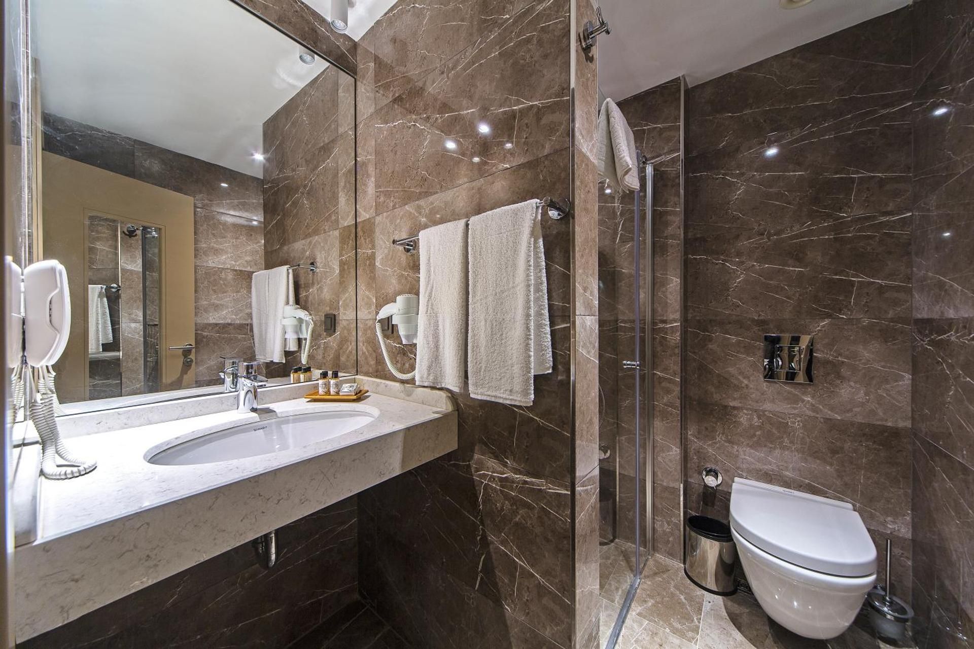 Redmont Hotel Nisantasi Deluxe Double or Twin Room 6