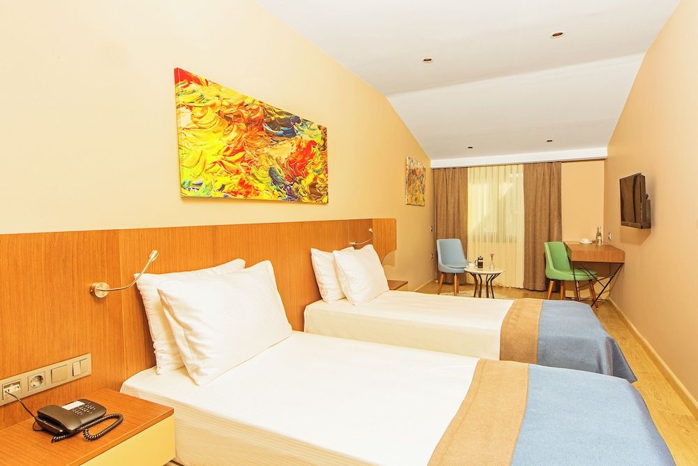 Redmont Hotel Nisantasi Deluxe Double or Twin Room 3