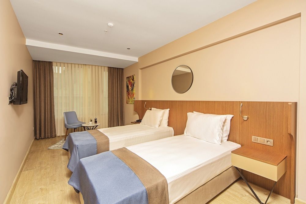 Redmont Hotel Nisantasi Deluxe Double or Twin Room 2