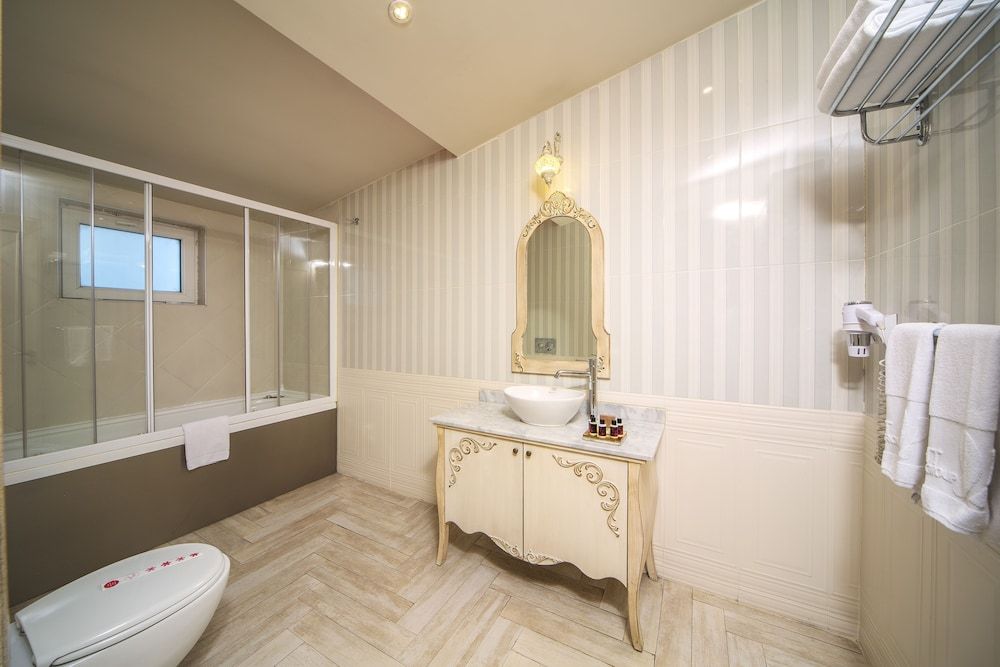 Art Deco Suites Istanbul King Suite, 1 Bedroom, Balcony, City View 24