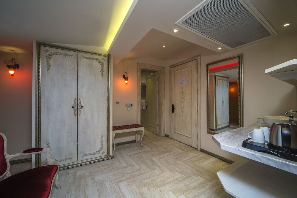 Art Deco Suites Istanbul King Suite, 1 Bedroom, Balcony, City View 21