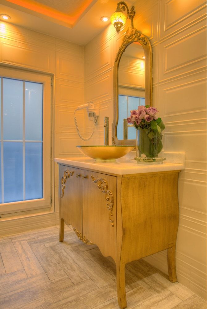Art Deco Suites Istanbul King Suite, 1 Bedroom, Balcony, City View 27