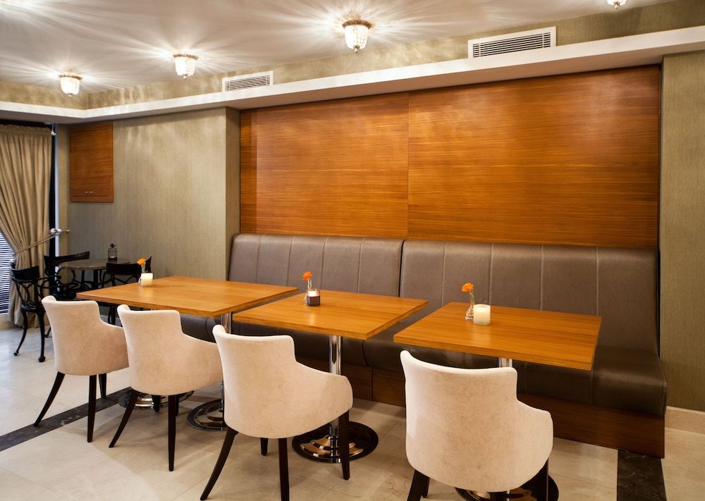 undefined Gravis Suites 7