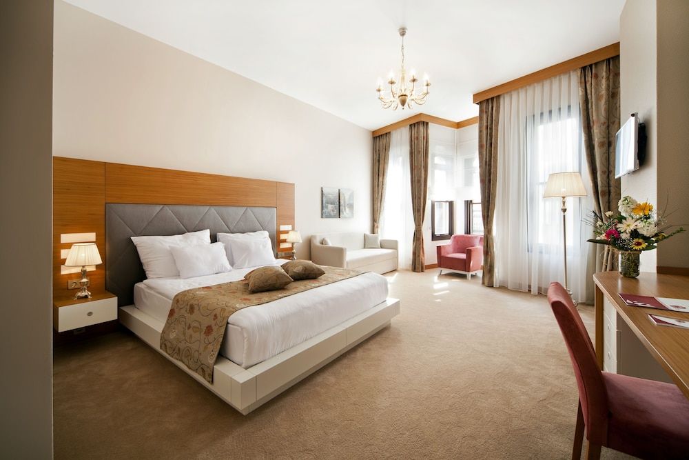 undefined Gravis Suites 2