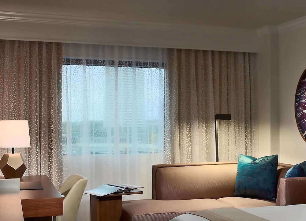 The Royal Sonesta Houston Galleria Deluxe Room, 1 King Bed, Accessible (Hearing, SHower) 5