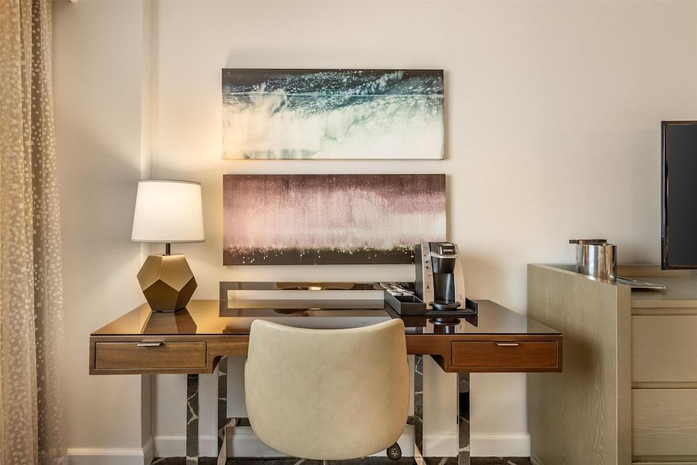 The Royal Sonesta Houston Galleria Deluxe Room, 1 King Bed, Accessible (Hearing, SHower) 7