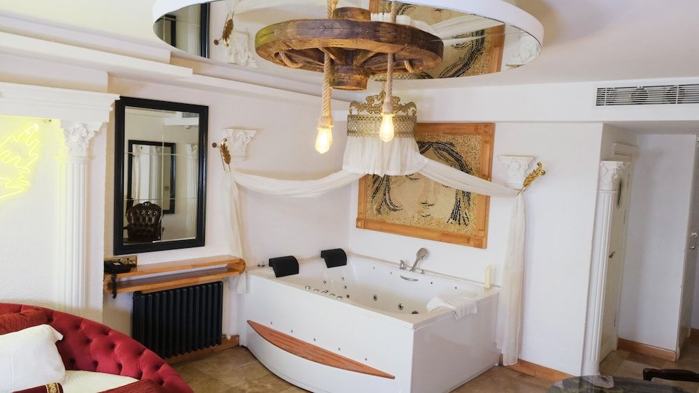 Emirtimes Hotel & Spa Tuzla Deluxe Room 4