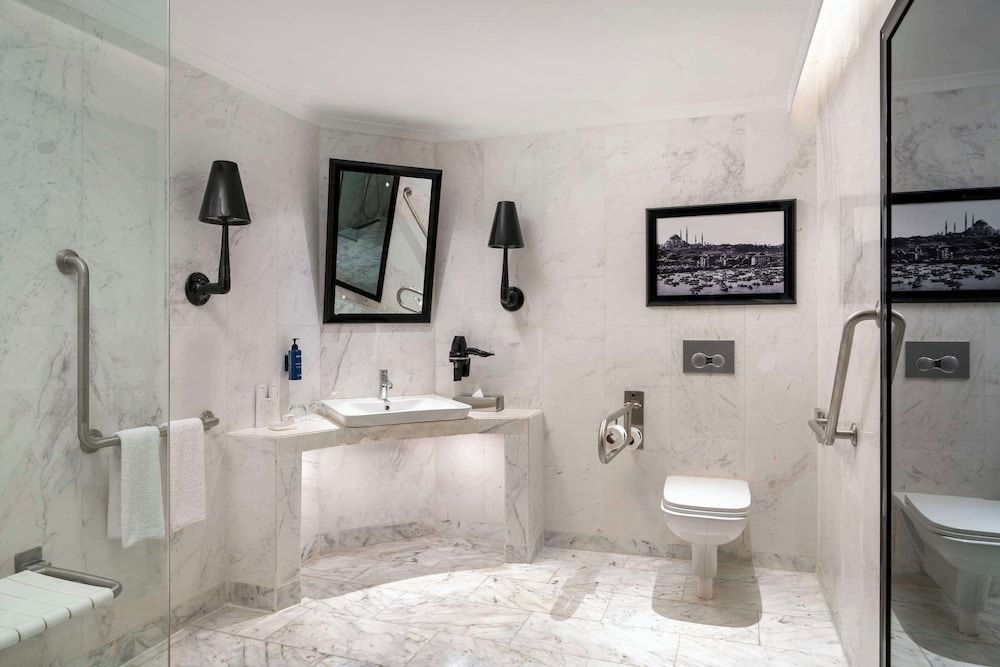 Radisson Blu Hotel Istanbul Ottomare Standard Room 8