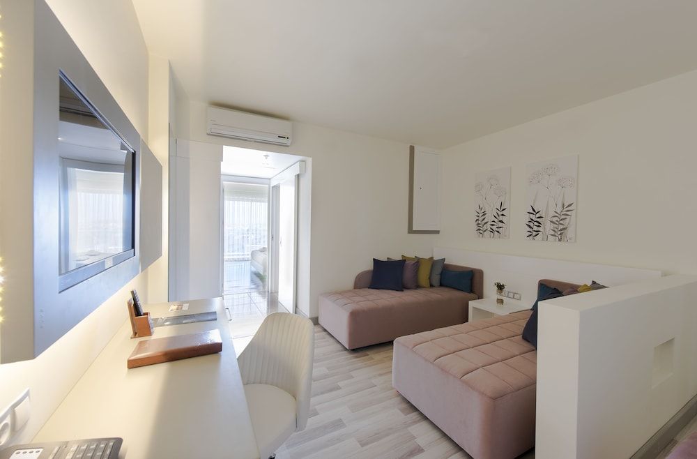 Family Room, Partial Sea View