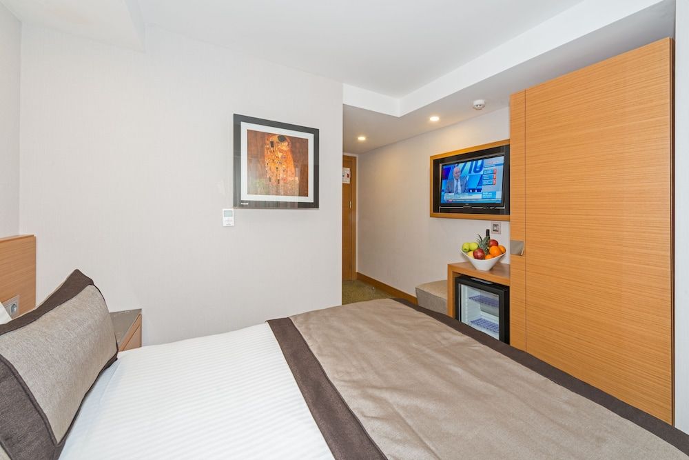 Bisetun Hotel Double Room 2