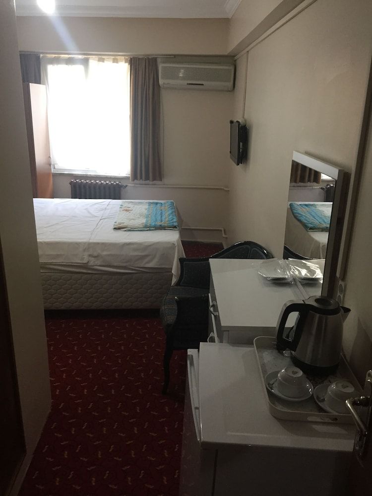 Istanbul Paris Hotel & Hostel Basic Double Room, 1 Double Bed 4