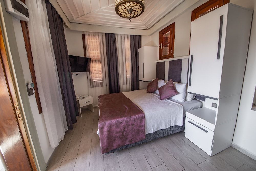 undefined Mia Hotel 9