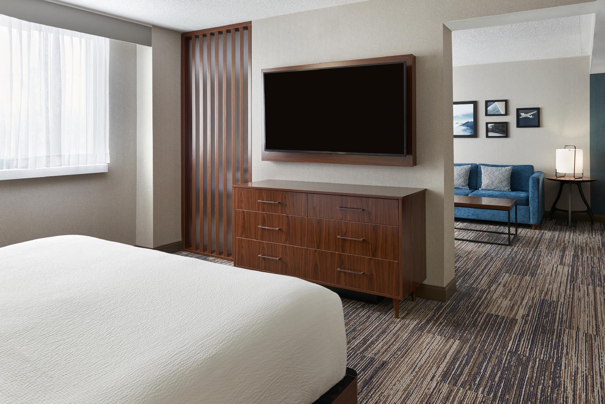 Junior Suite, 1 King, Alternate: Sofa Bed, Non-Private Sofa Bed