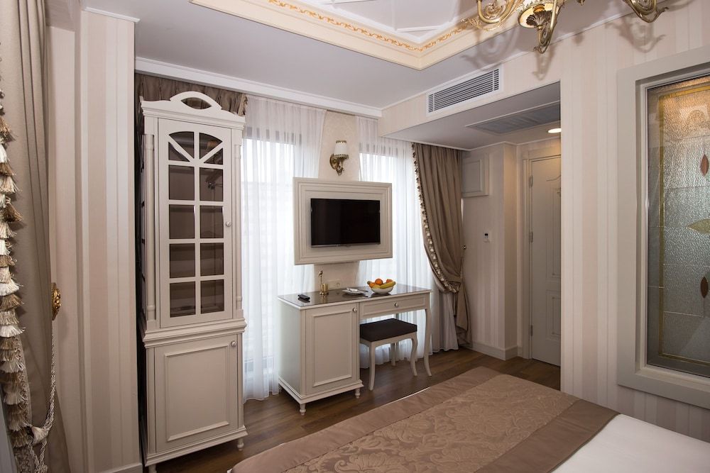 Istanbul Town Hotel Deluxe Double Room 6