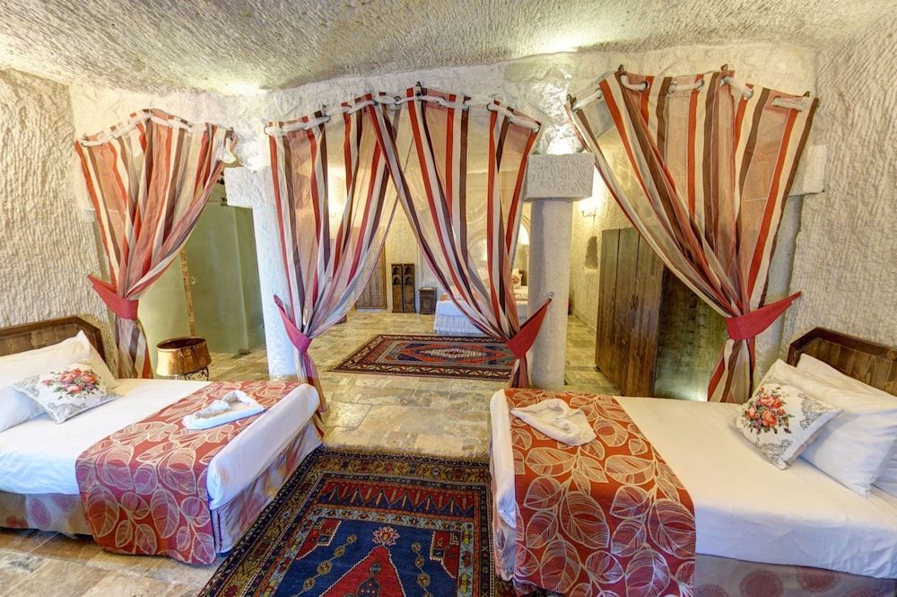 King Cave Suite