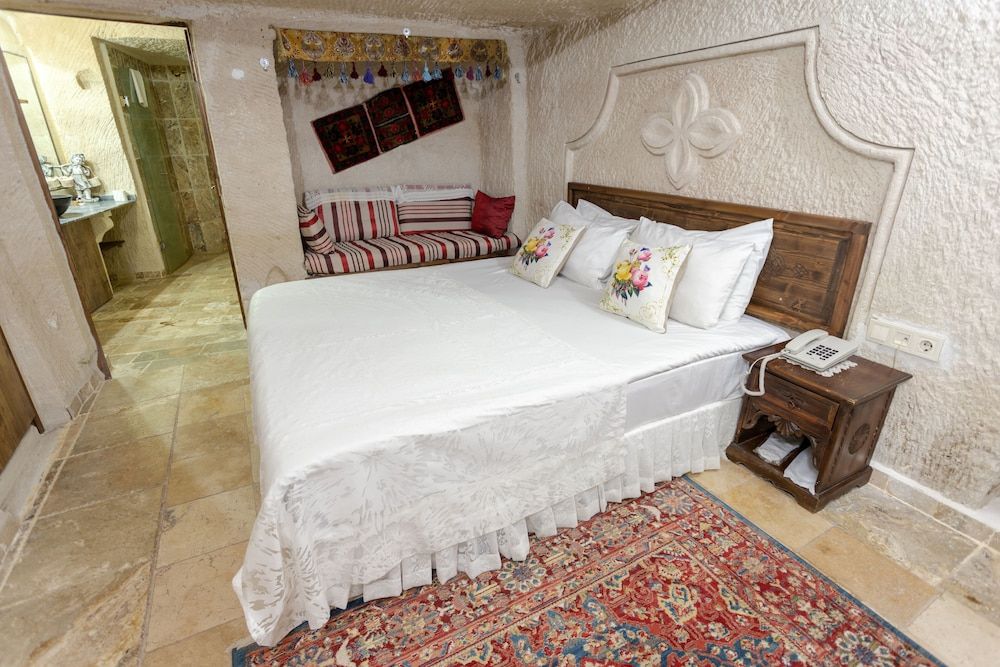 Superior Room, Garden Area (Cave )