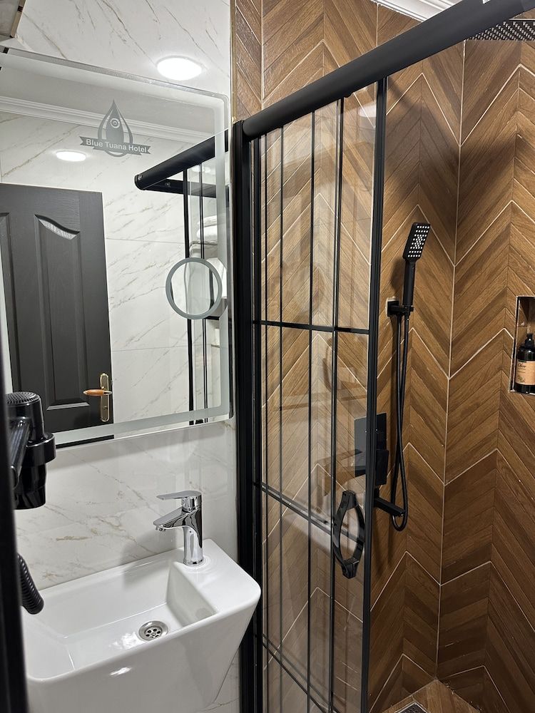 Blue Tuana Hotel Twin Room 17