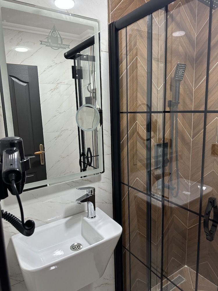 Blue Tuana Hotel Twin Room 27