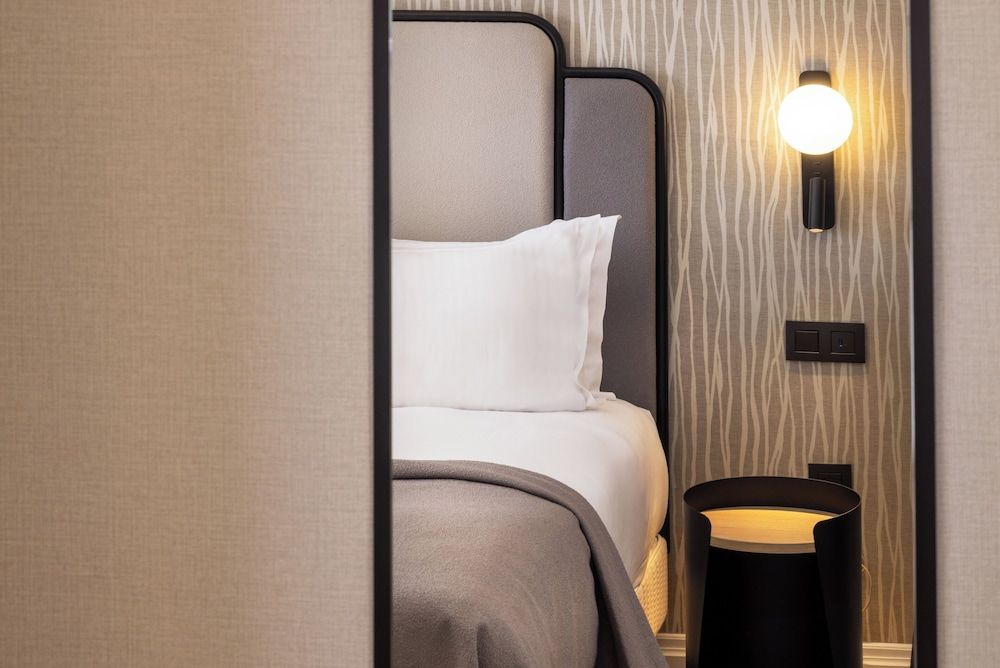 Le 46 Hotel Deluxe Room 6