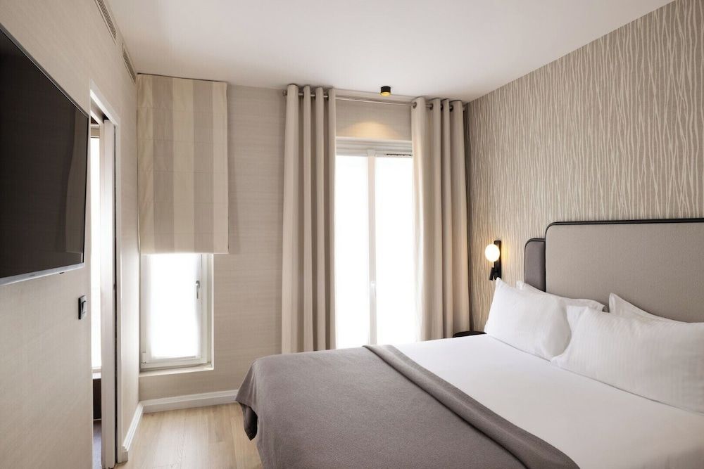 Le 46 Hotel Deluxe Room 5