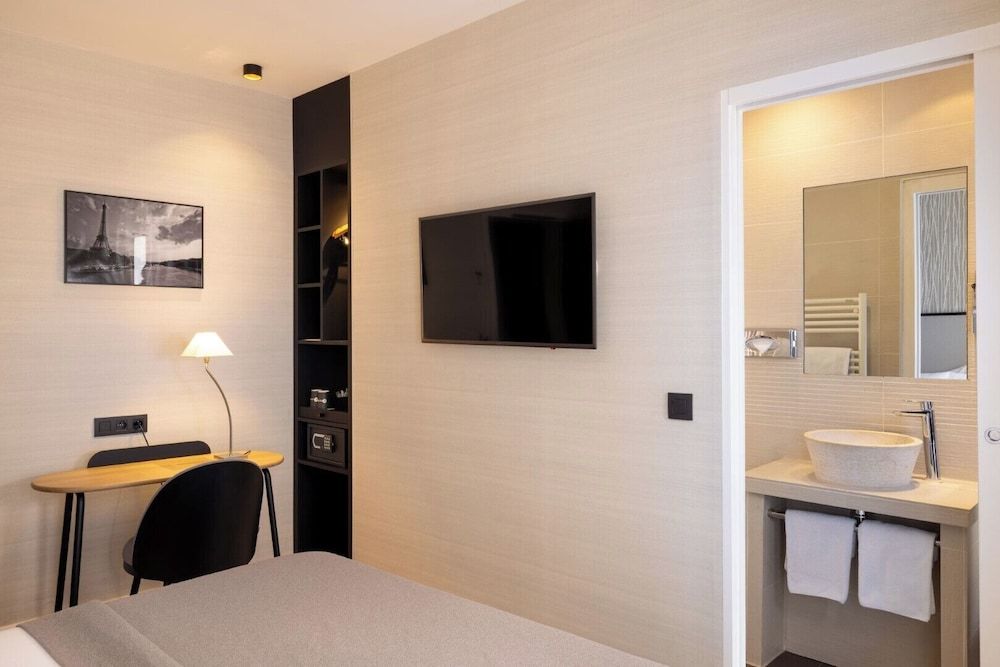 Le 46 Hotel Deluxe Room 12