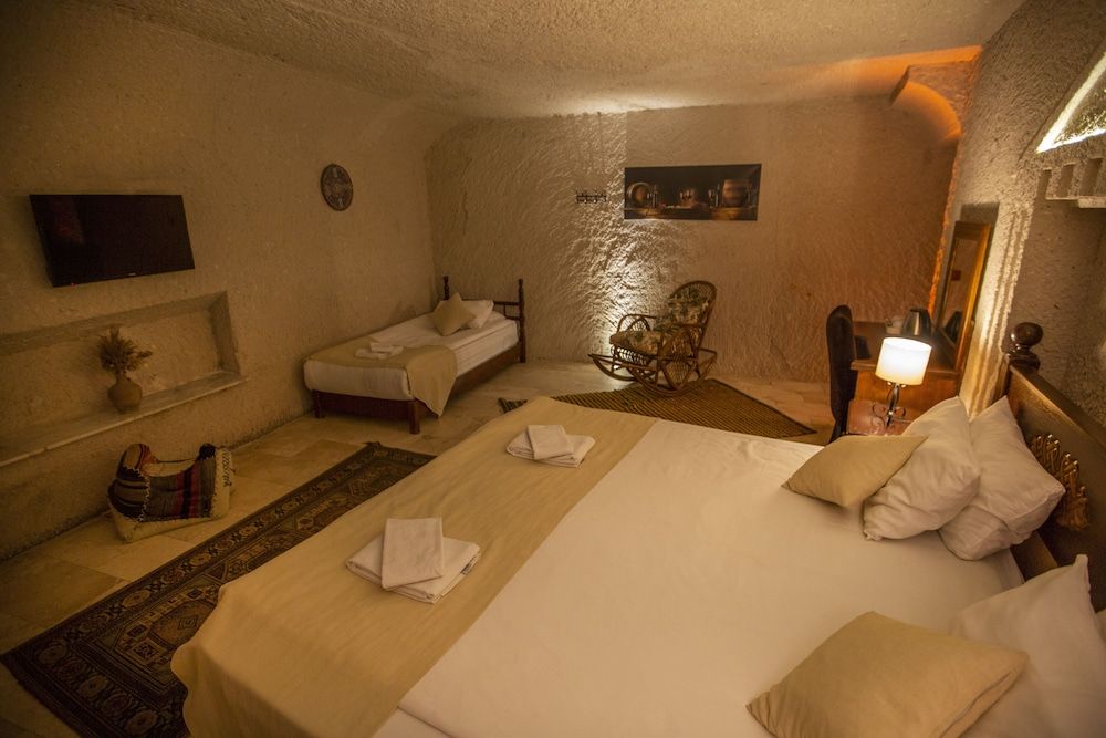 Hermes Cave Hotel Family Cave Suite 3