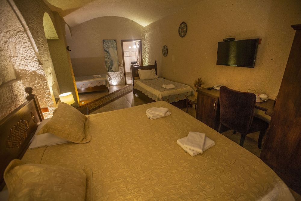 Hermes Cave Hotel Family Cave Suite 5
