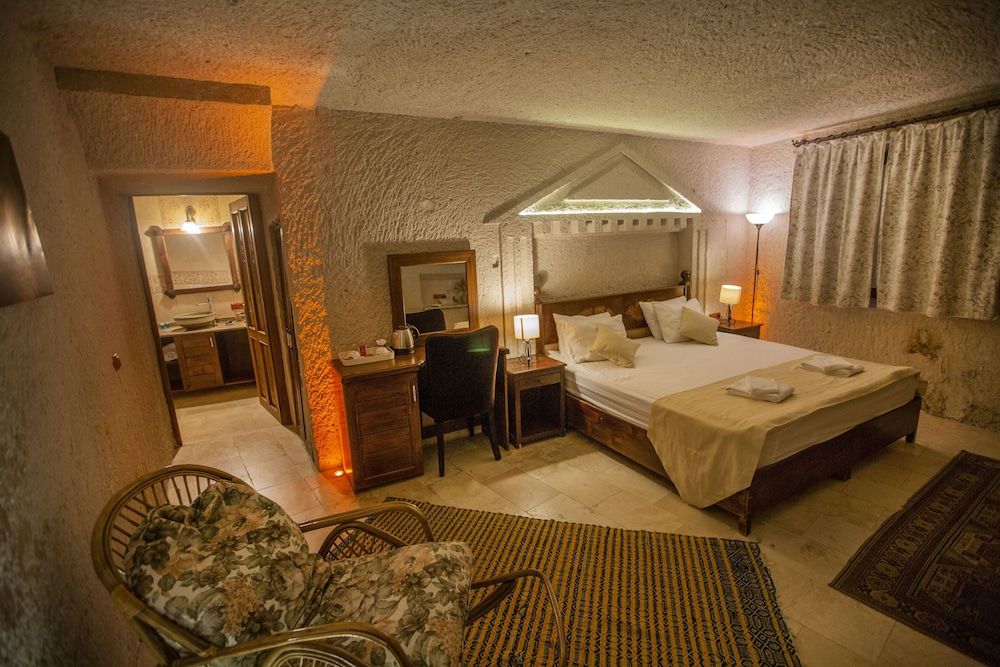 Hermes Cave Hotel Family Cave Suite 4