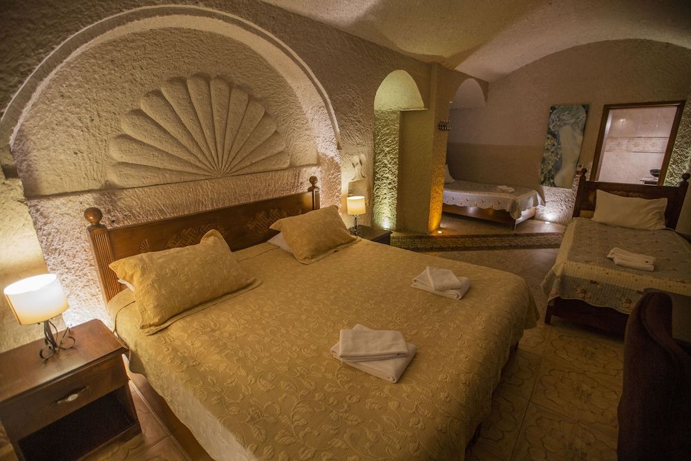 Hermes Cave Hotel Family Cave Suite 6