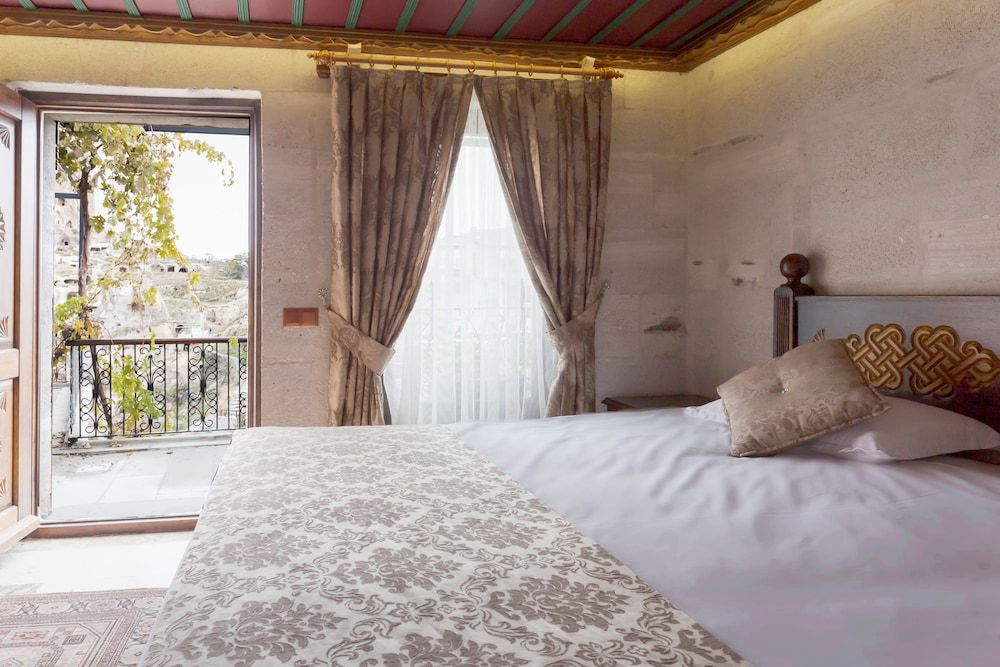 undefined Hermes Cave Hotel 9