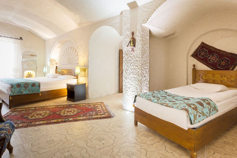 Hermes Cave Hotel Family Cave Suite 2