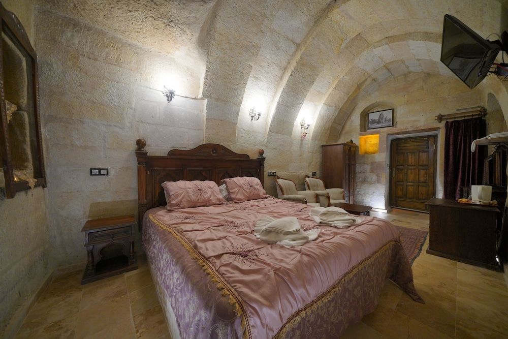 Deluxe Queen Room with Pool