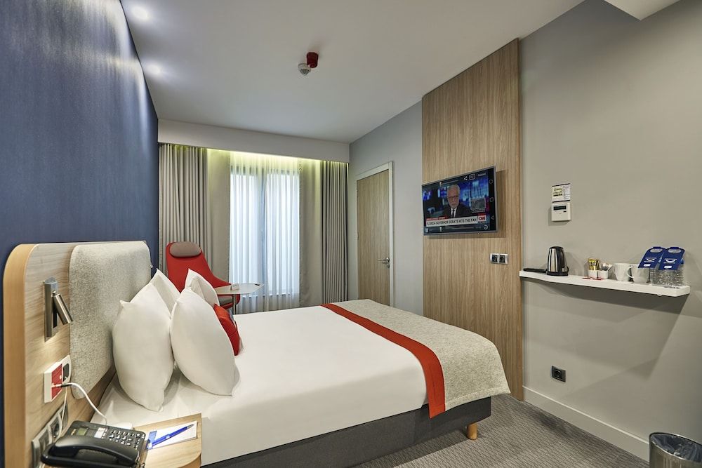 Holiday Inn Express Istanbul - Atakoy Metro by IHG Standard Room, 1 Double Bed, Accessible (Free Breakfast) 2