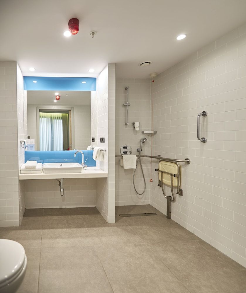 Holiday Inn Express Istanbul - Atakoy Metro by IHG Standard Room, 1 Double Bed, Accessible (Free Breakfast) 4