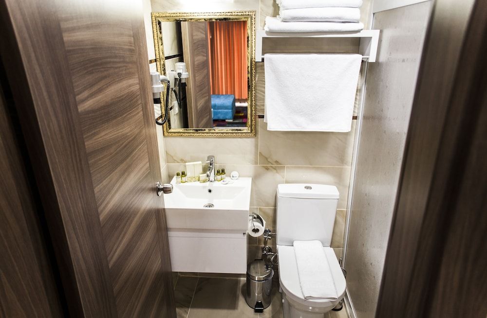 White Palace Hotel Standard Double or Twin Room 11