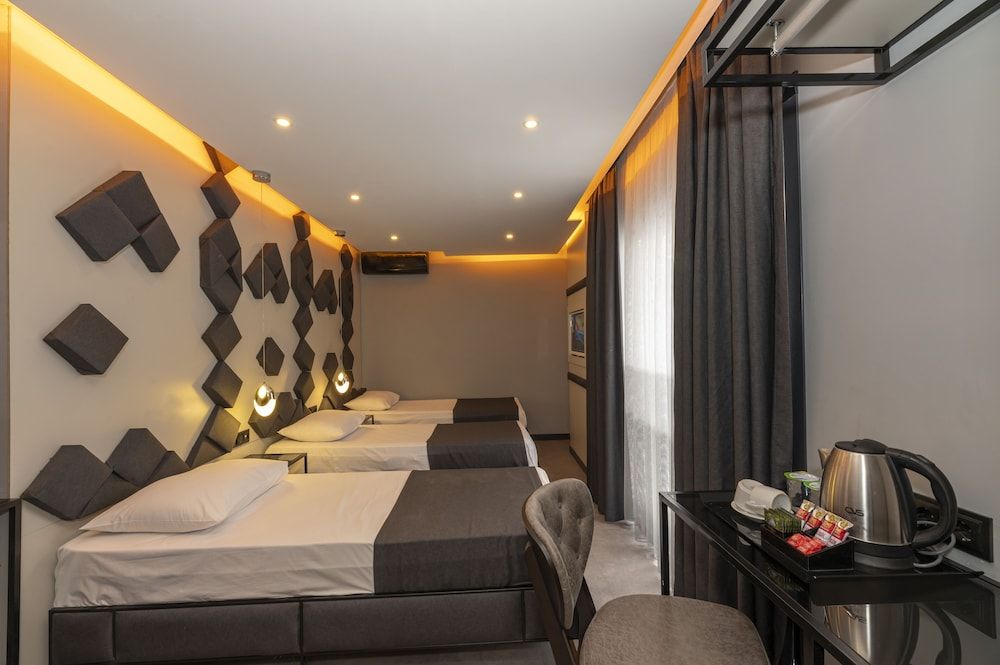 undefined White Palace Hotel 3