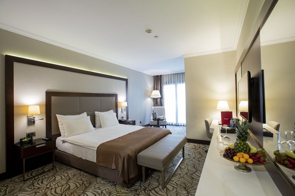 Junior Suite, 1 King Bed, Smoking