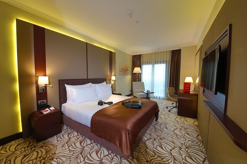 Ramada by Wyndham Istanbul Merter Standard Room, 1 Queen Bed, Non Smoking 3