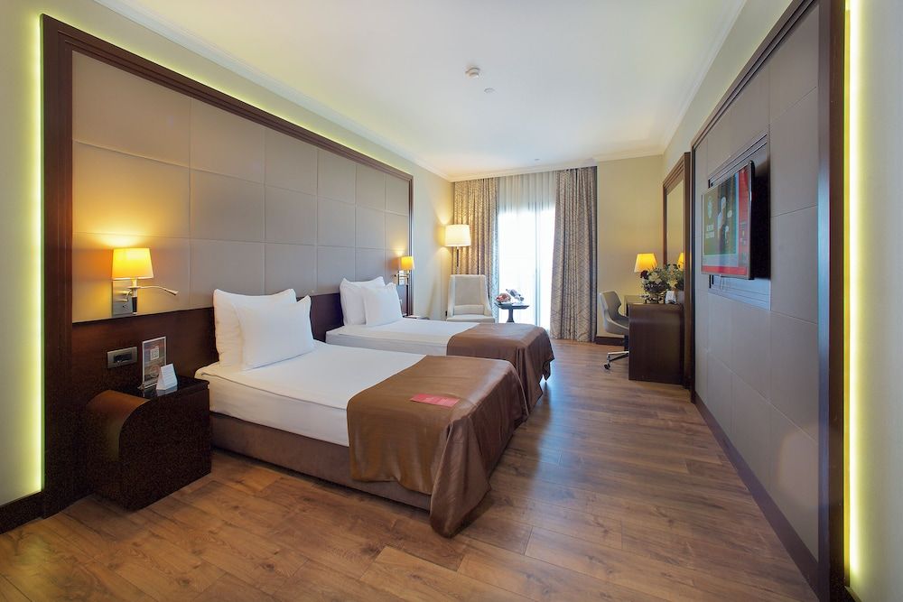 Ramada by Wyndham Istanbul Merter Standard Room, 2 Twin Beds, Non Smoking 7