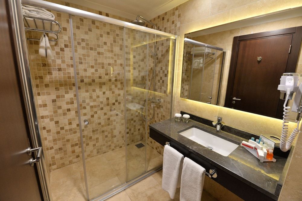 Ramada by Wyndham Istanbul Merter Standard Room, 2 Twin Beds, Non Smoking 9