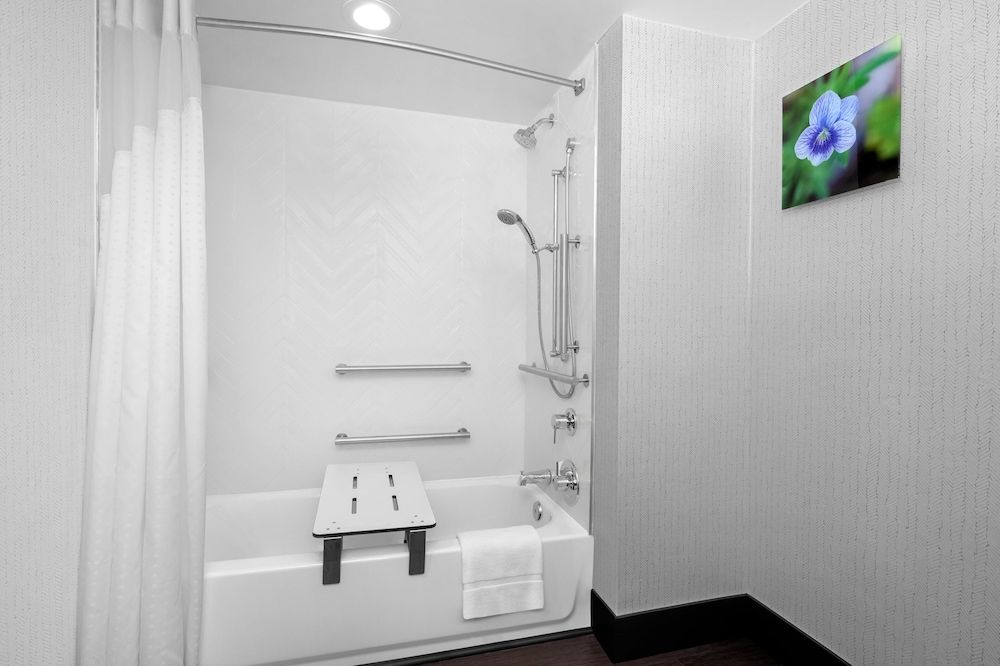 Room, 2 Queen Beds, Accessible (Mobility, Access Tub)