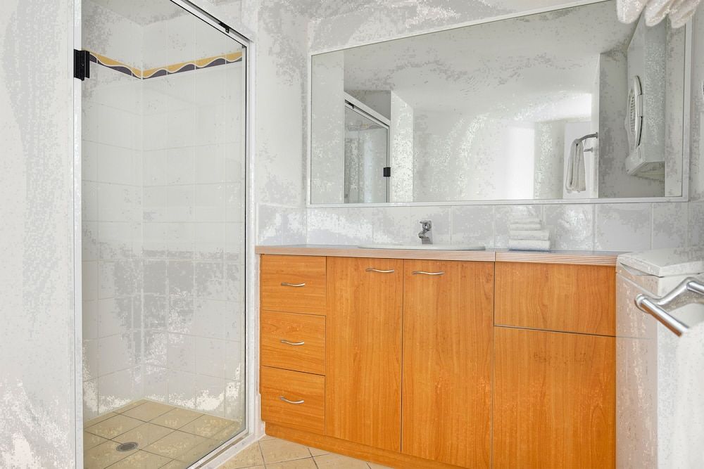 Mantra Hervey Bay Hotel Room 6