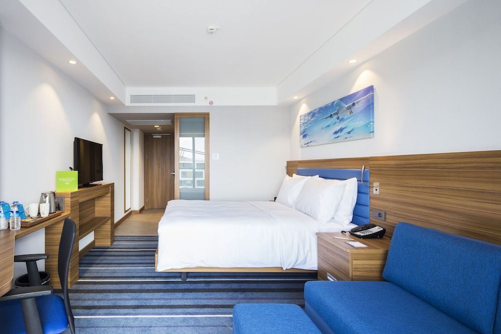 undefined Hampton by Hilton Istanbul Kurtkoy 5