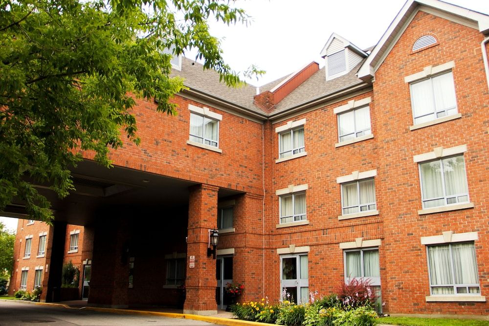 undefined Comfort Suites London 4