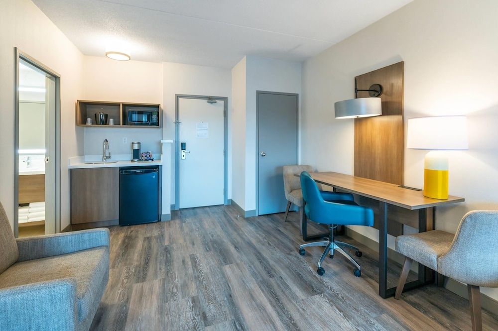 undefined Comfort Suites London