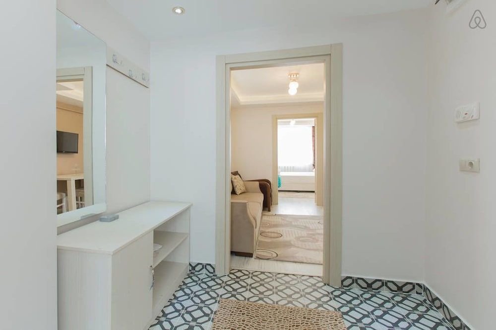 undefined Taximum Suites 8